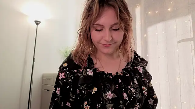 Snapshot of Diana_Flower chatting on September 28, 10:31 am Diana Flower online show from September 28, 10:31 am