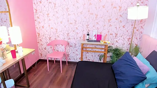 amber-hill online show from April 11, 6:11 pm