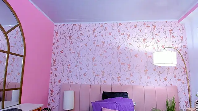 amber-hill online show from November 4, 7:19 pm