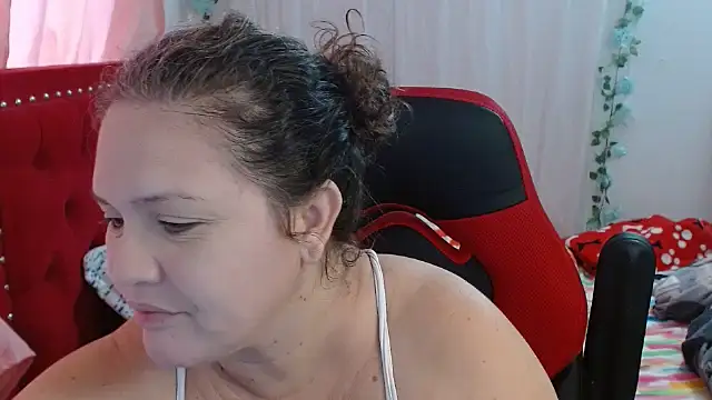 Snapshot of helenca43 chatting on October 12, 12:18 pm helenca43 online show from October 12, 12:18 pm