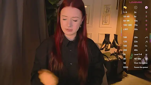 Lily Moonlight online show from April 4, 2:05 pm