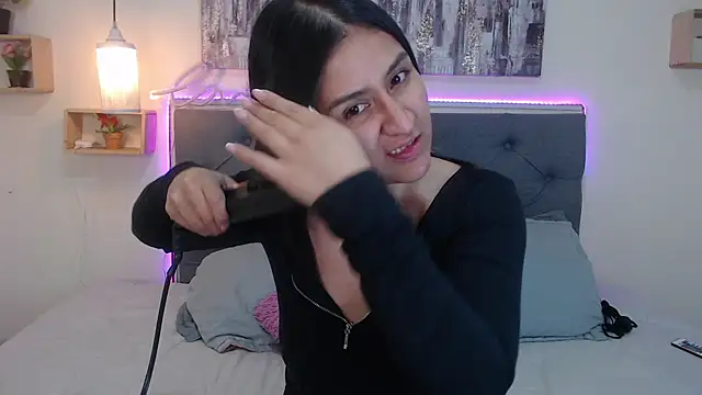 Snapshot of mia_aira chatting on October 14, 5:04 pm mia aira online show from October 14, 5:04 pm