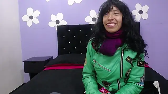 karolinee 66  online show from March 1, 4:45 am