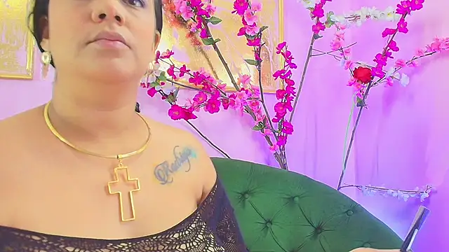 almendraevans online show from November 26, 12:17 pm