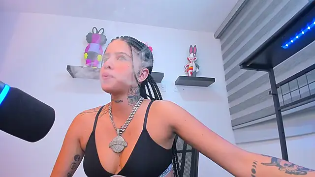 Gangster Girl online show from September 17, 3:37 am