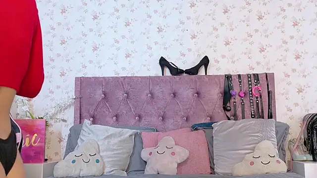 Snapshot of AvrillThomas chatting on October 6, 3:50 pm AvrillThomas online show from October 6, 3:50 pm