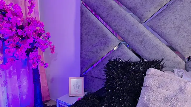 Elith noa online show from February 28, 3:39 am