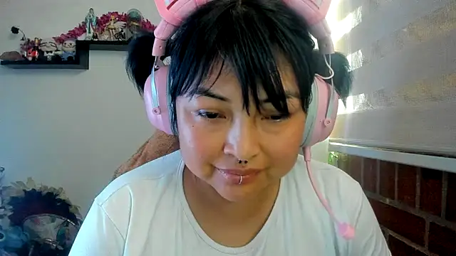 Shaddycute  online show from March 30, 7:35 pm