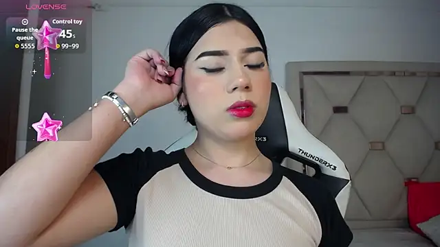 Ashley piinkk  online show from May 21, 5:05 am