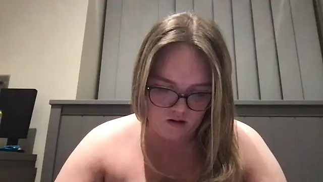honeyyy24 online show from July 20, 10:21 pm