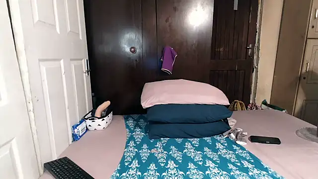 Smoochy  online show from June 2, 1:28 am