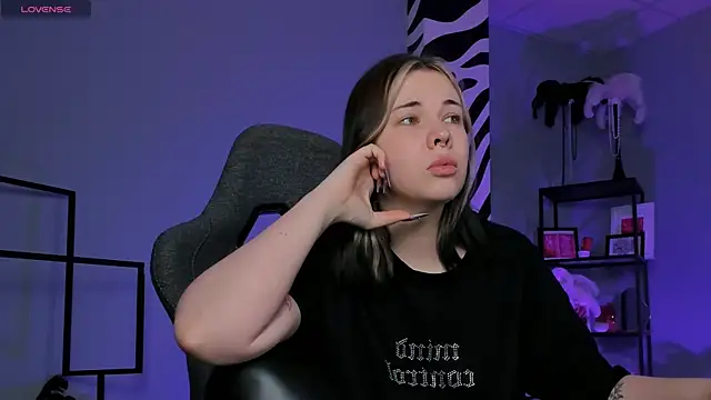 AliceSunday online show from November 24, 2:13 am