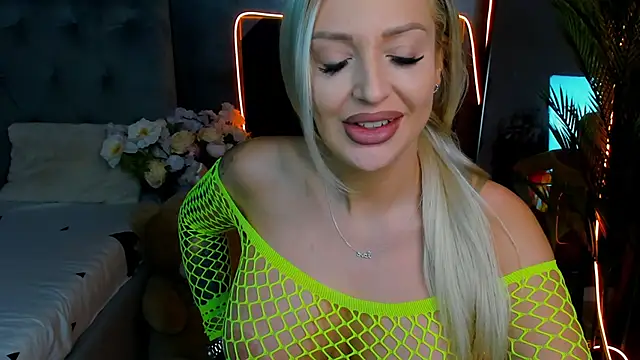 glossy blondegirl online show from September 18, 6:50 pm