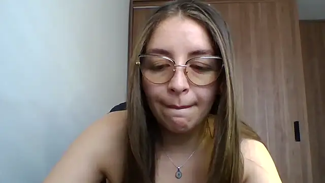  isaabellaa online show from February 8, 4:33 pm