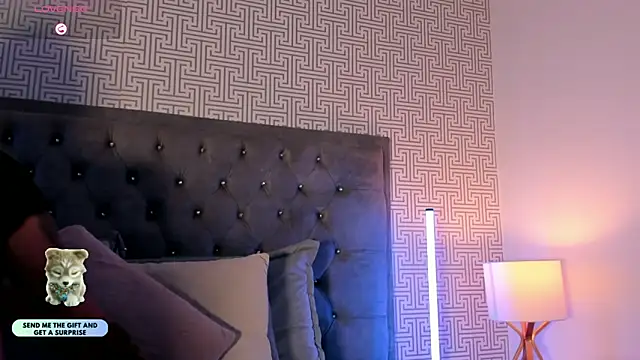 AriRobert  online show from January 17, 11:40 am