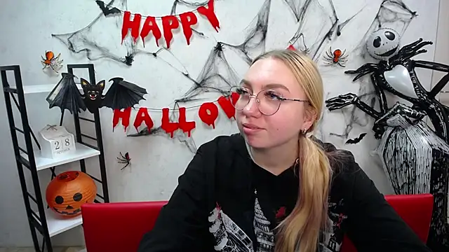 BeatriceFly online show from October 29, 1:15 pm