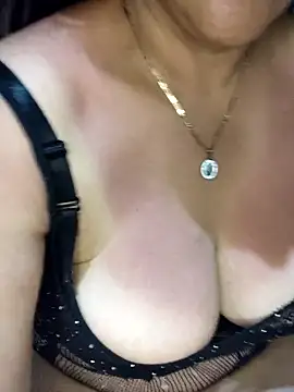 Edged Hot69 online show from April 15, 2:45 am