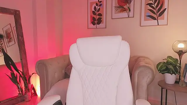 DahianaWalcott online show from April 16, 9:39 pm