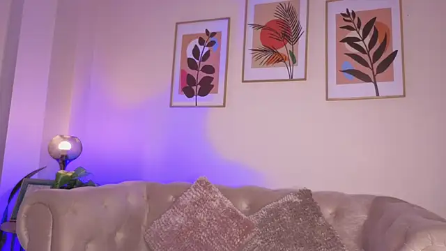 DahianaWalcott online show from December 17, 8:13 pm