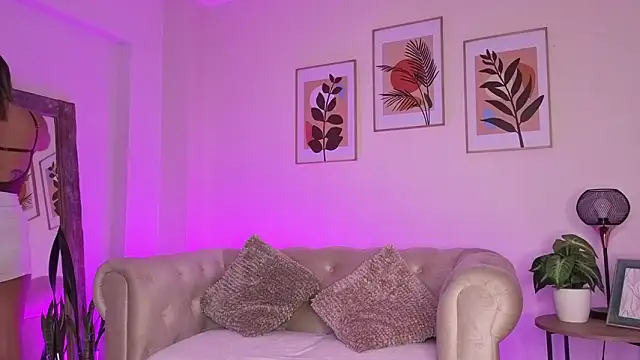 DahianaWalcott online show from February 25, 10:30 pm