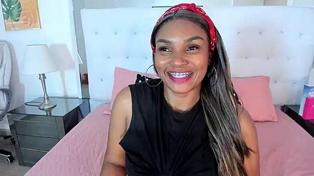 Isla Scott online show from March 4, 11:39 am