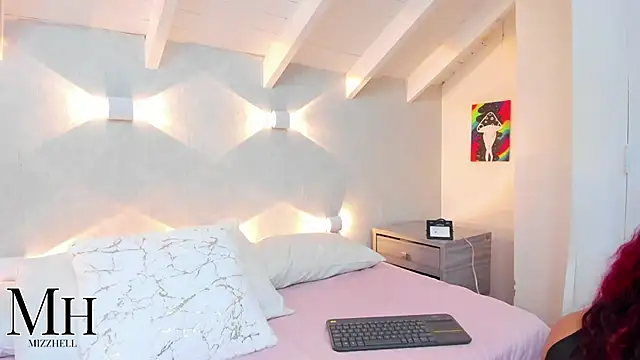 MizzHell online show from November 7, 1:17 pm