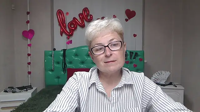 EmiliaGree online show from September 10, 5:13 pm