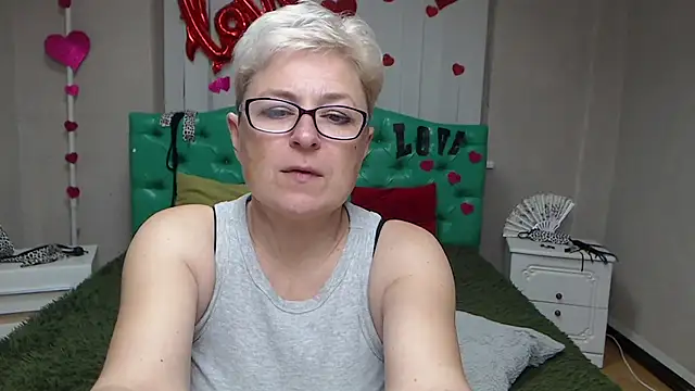 EmiliaGree online show from September 22, 5:44 pm