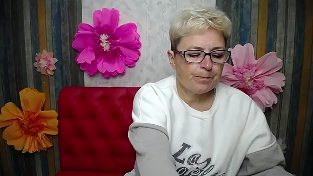 EmiliaGree online show from October 4, 5:39 pm