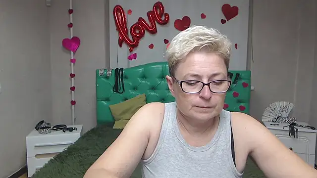 EmiliaGree online show from October 13, 5:04 pm