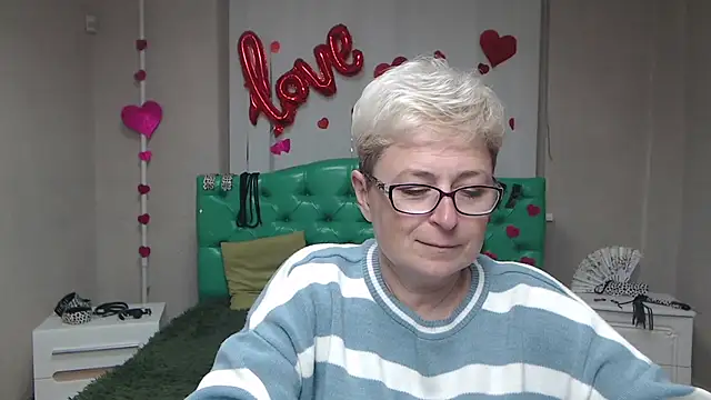 EmiliaGree online show from October 7, 5:06 pm