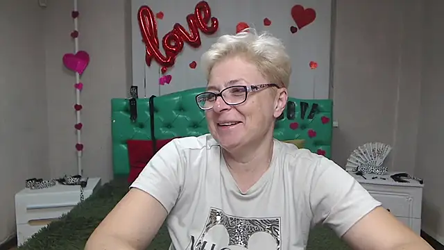 EmiliaGree online show from September 14, 5:11 pm