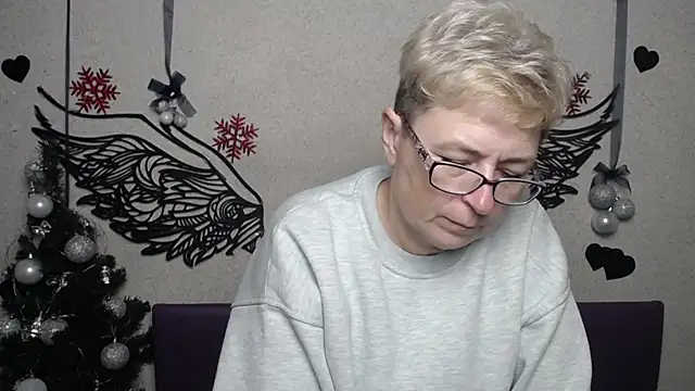 EmiliaGree online show from December 21, 6:34 pm