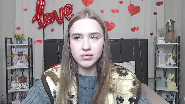 LauraHlot online show from February 4, 8:12 pm