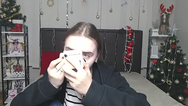 LauraHlot online show from December 15, 8:41 am