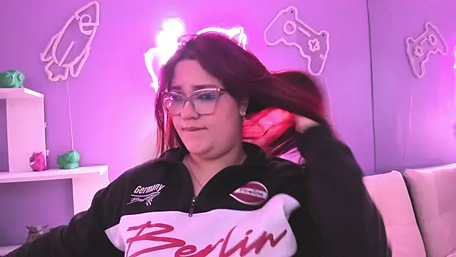 Camiila Osorio online show from November 4, 7:30 pm