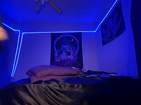 Creolegirl19 online show from March 18, 11:59 am