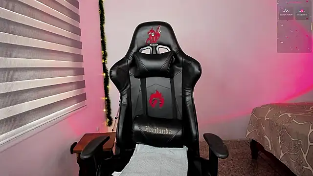 hollymollyxoxo online show from March 16, 7:29 pm