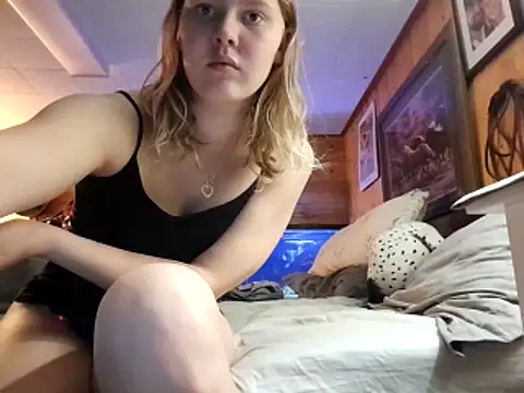 Ryan and Aurora online show from March 2, 9:53 pm