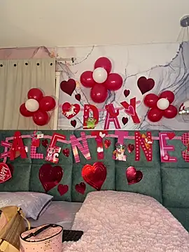 kiim taaylor online show from February 14, 12:07 pm