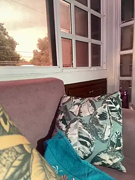 kiim taaylor online show from September 18, 1:20 pm