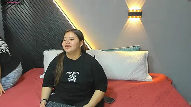 Laia and Aloby online show from March 24, 12:27 am