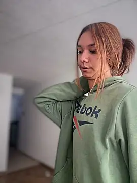 Nikol Rang   online show from February 8, 1:26 pm