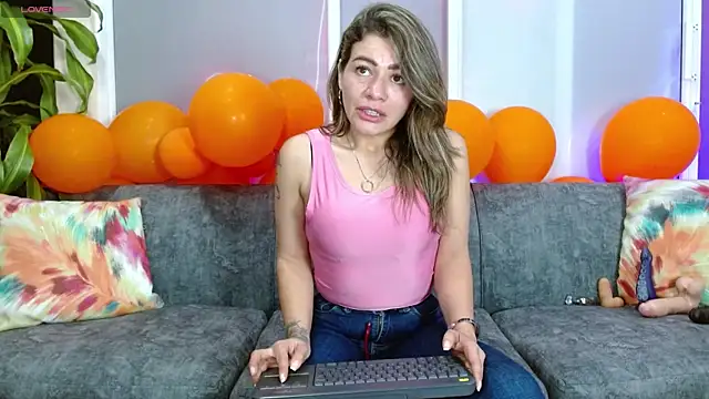 Snapshot of oriana_thomson2 chatting on September 29, 1:43 am oriana thomson2 online show from September 29, 1:43 am
