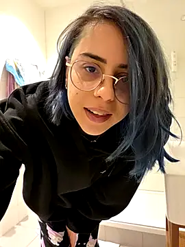 LisandreLaVenale online show from February 28, 5:45 pm