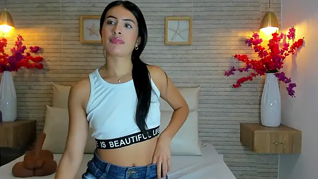 Snapshot of IssabellaLopez chatting on October 1, 12:32 pm IssabellaLopez online show from October 1, 12:32 pm