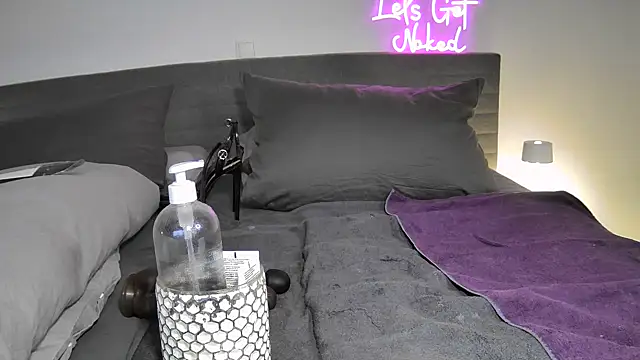 Sissy-Bee online show from October 28, 7:08 pm