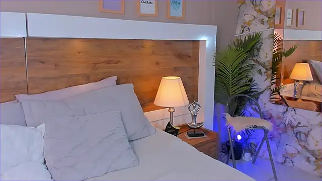 EmaBakker online show from November 20, 2:40 pm