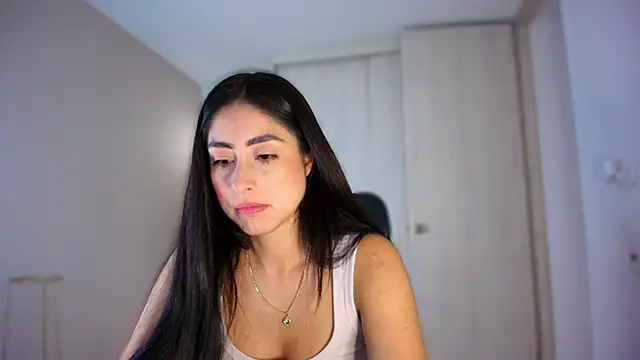auroracaruso11 online show from July 21, 3:35 pm