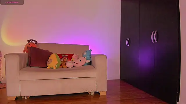 DAKOTA LOVEE online show from October 12, 11:23 am